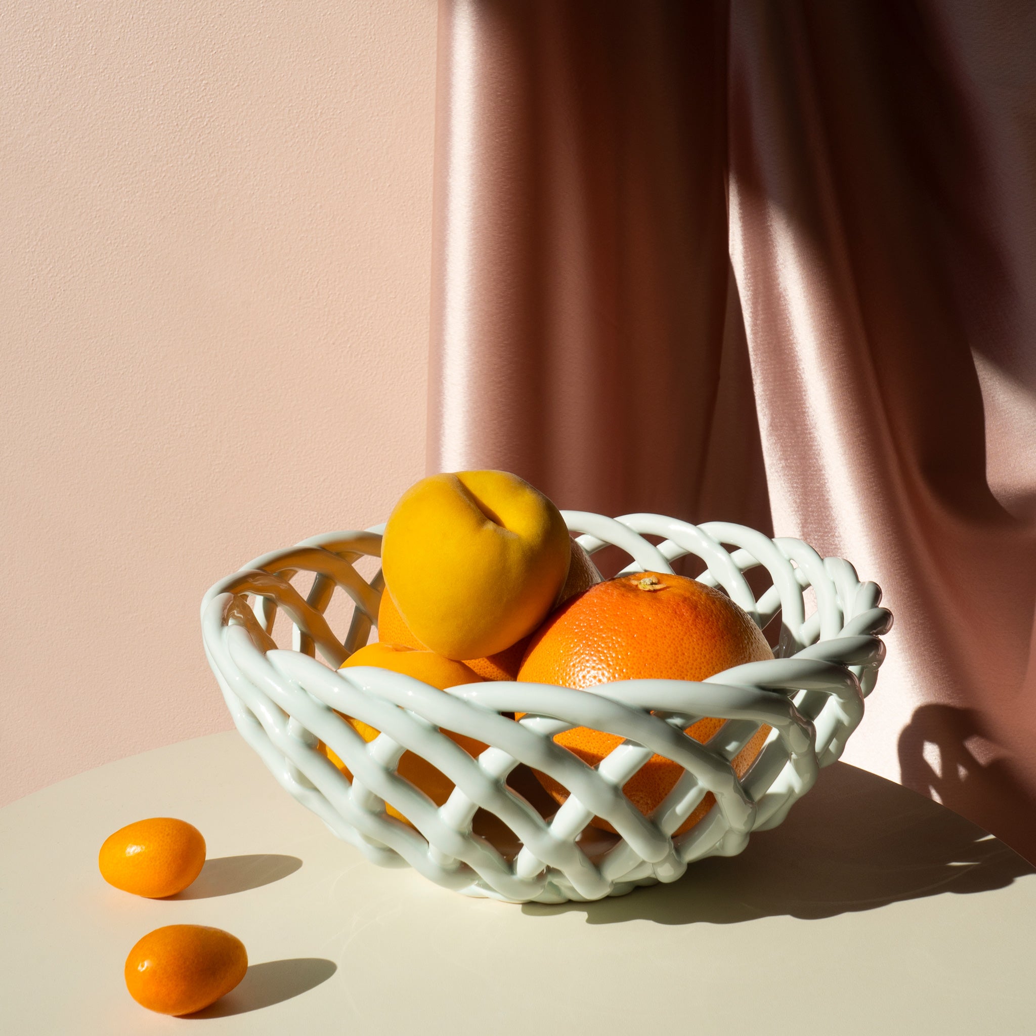 Octaevo 'Sicilia' Ceramic Basket - Large Light Mint Oranges