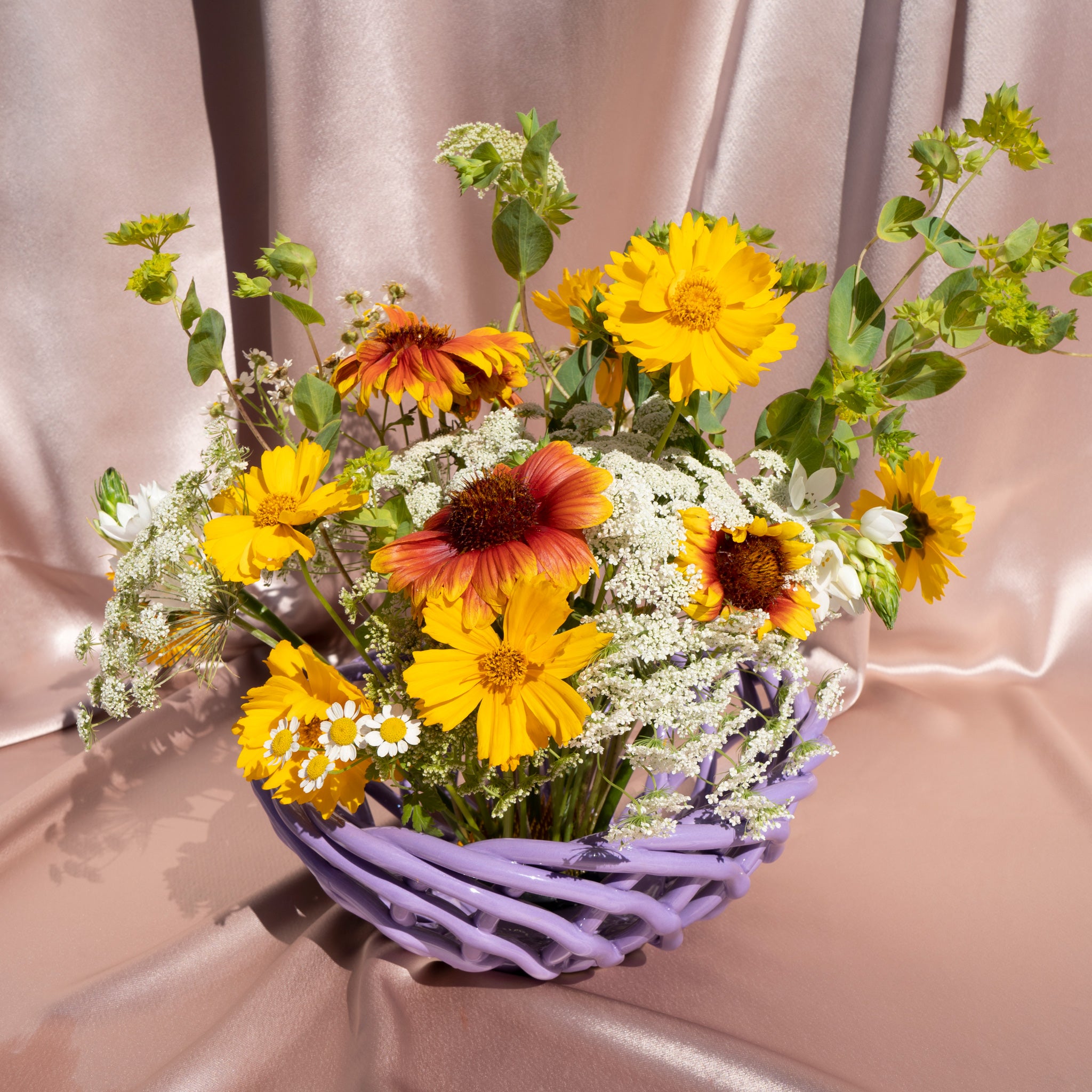 Octaevo 'Sicilia' Ceramic Basket - Large Lilac Flowers